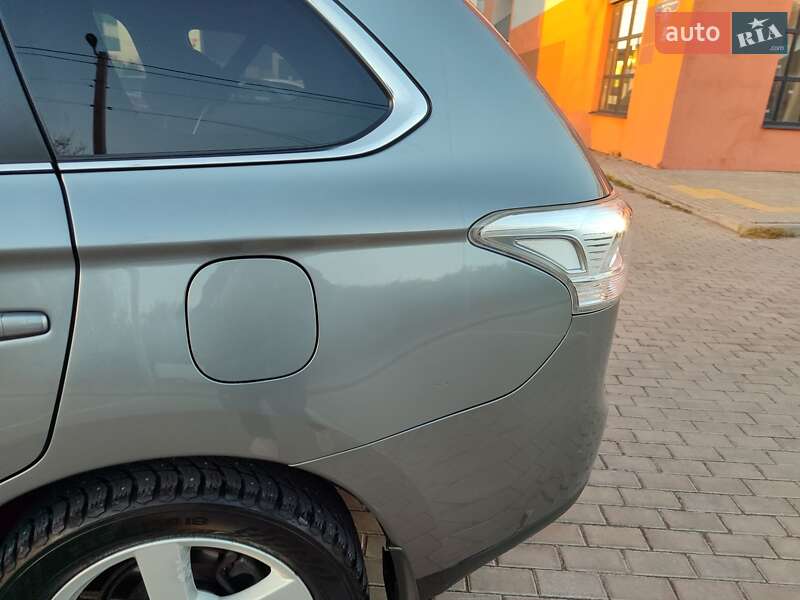 Внедорожник / Кроссовер Mitsubishi Outlander 2013 в Львове