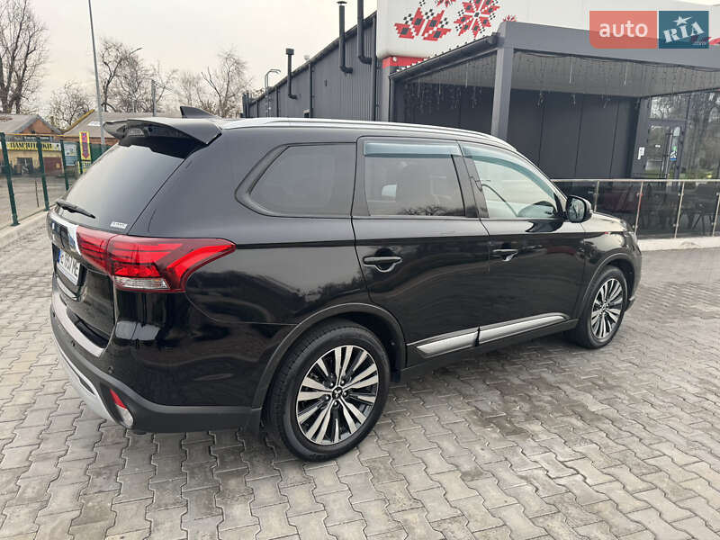Внедорожник / Кроссовер Mitsubishi Outlander 2019 в Кривом Роге фото 6 Внедорожник / Кроссовер Mitsubishi Outlander 2019 в Кривом Роге
