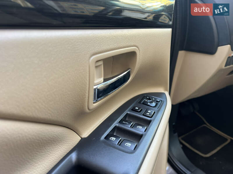 Внедорожник / Кроссовер Mitsubishi Outlander 2018 в Киеве