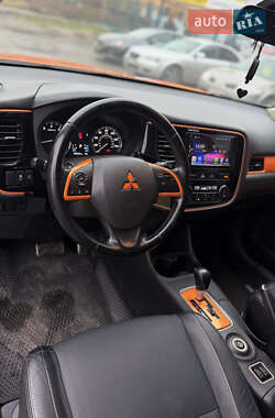 Внедорожник / Кроссовер Mitsubishi Outlander 2013 в Сумах