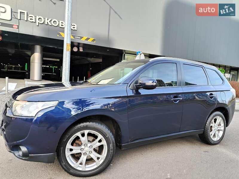 Внедорожник / Кроссовер Mitsubishi Outlander 2013 в Киеве