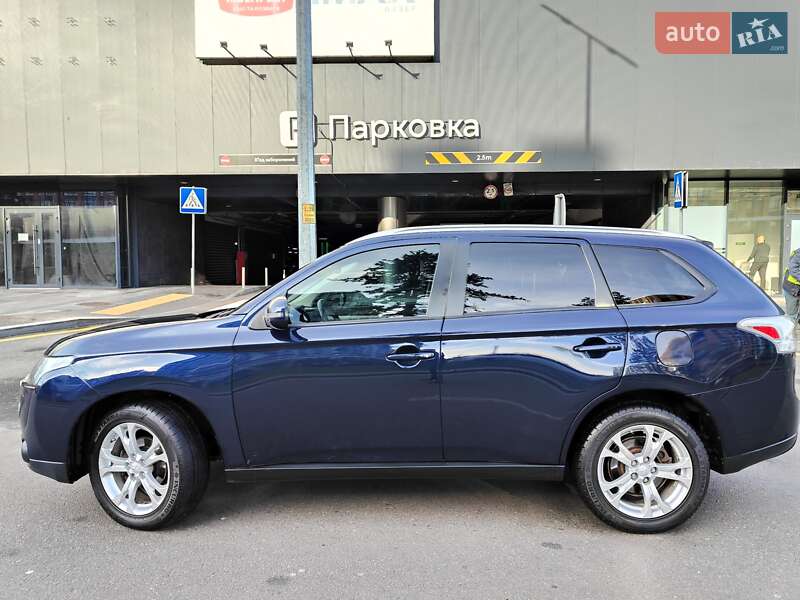 Внедорожник / Кроссовер Mitsubishi Outlander 2013 в Киеве
