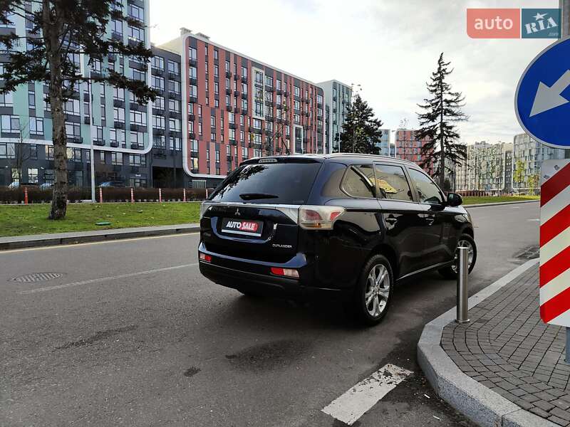 Внедорожник / Кроссовер Mitsubishi Outlander 2013 в Киеве