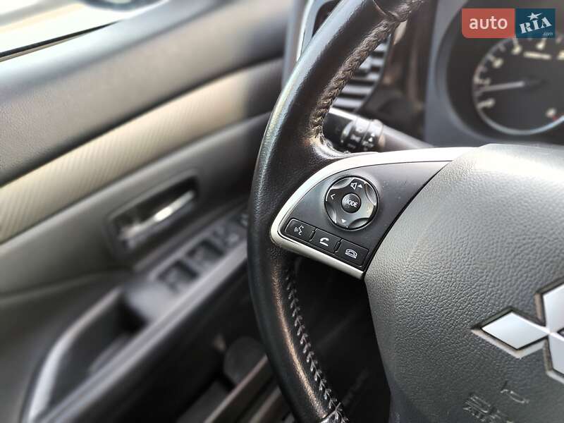 Внедорожник / Кроссовер Mitsubishi Outlander 2013 в Киеве