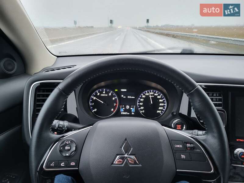Внедорожник / Кроссовер Mitsubishi Outlander 2021 в Киеве