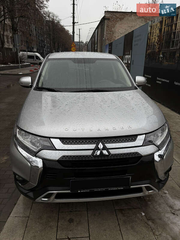 Внедорожник / Кроссовер Mitsubishi Outlander 2021 в Киеве
