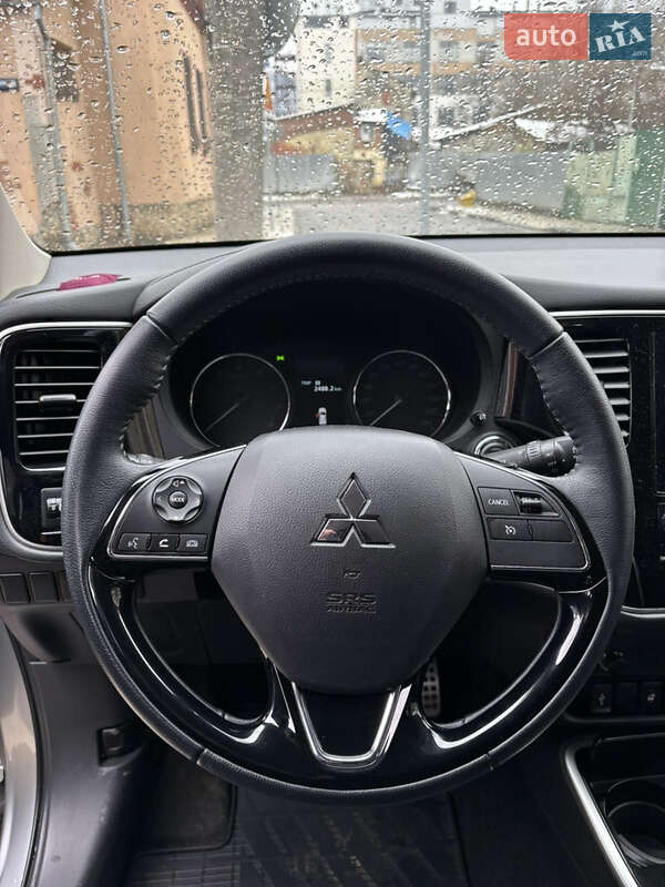 Внедорожник / Кроссовер Mitsubishi Outlander 2021 в Киеве