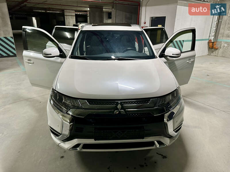 Внедорожник / Кроссовер Mitsubishi Outlander 2019 в Львове