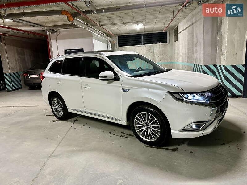 Внедорожник / Кроссовер Mitsubishi Outlander 2019 в Львове