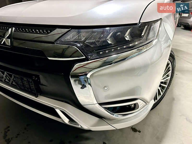 Внедорожник / Кроссовер Mitsubishi Outlander 2019 в Львове