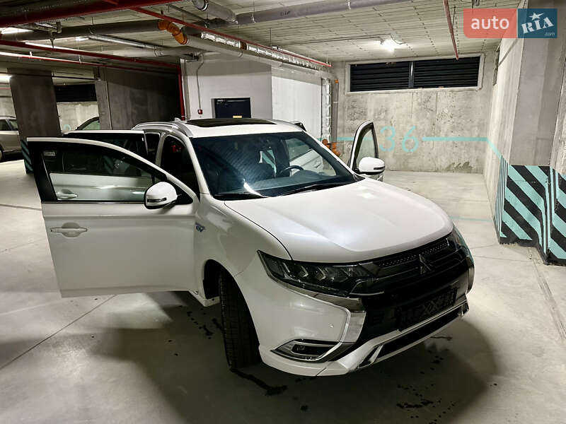 Внедорожник / Кроссовер Mitsubishi Outlander 2019 в Львове