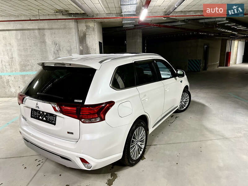 Внедорожник / Кроссовер Mitsubishi Outlander 2019 в Львове