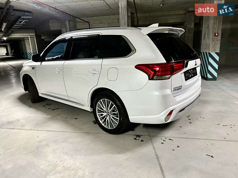 Внедорожник / Кроссовер Mitsubishi Outlander 2019 в Львове