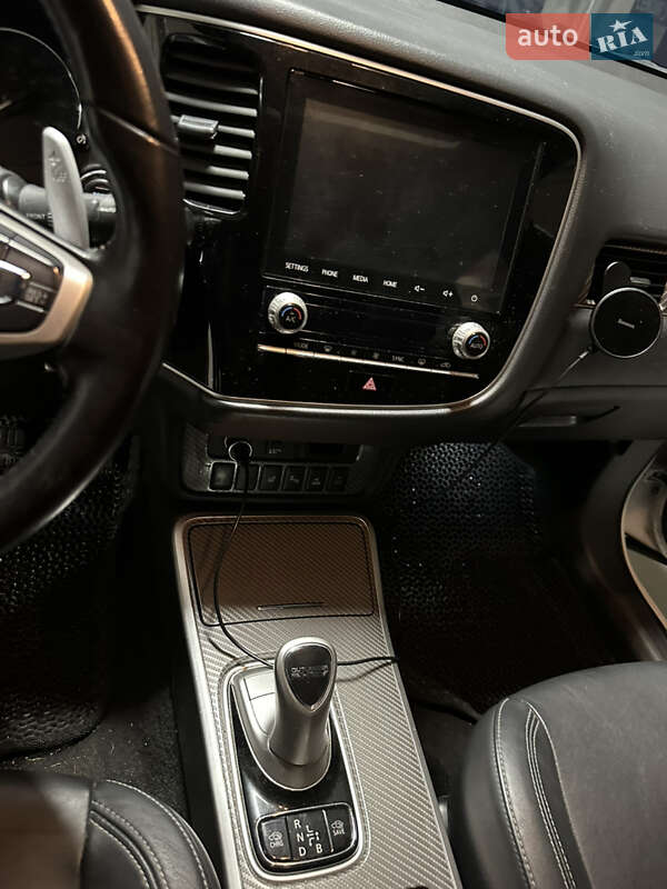 Внедорожник / Кроссовер Mitsubishi Outlander 2019 в Львове