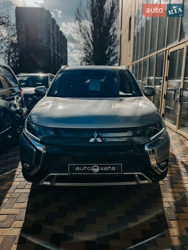 Mitsubishi Outlander 2020