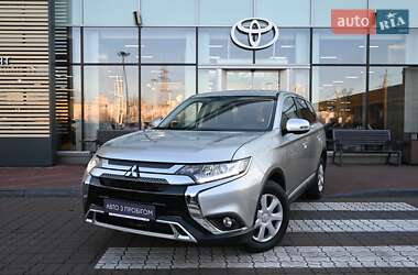 Внедорожник / Кроссовер Mitsubishi Outlander 2019 в Киеве