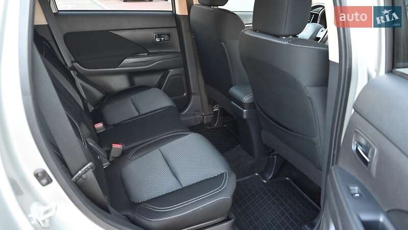 Позашляховик / Кросовер Mitsubishi Outlander 2019 в Києві