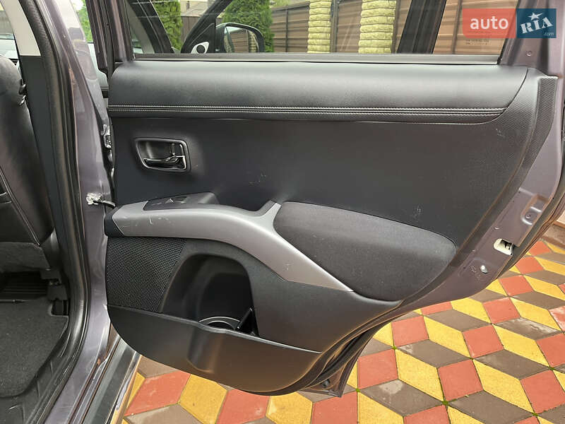 Внедорожник / Кроссовер Mitsubishi Outlander 2012 в Виннице