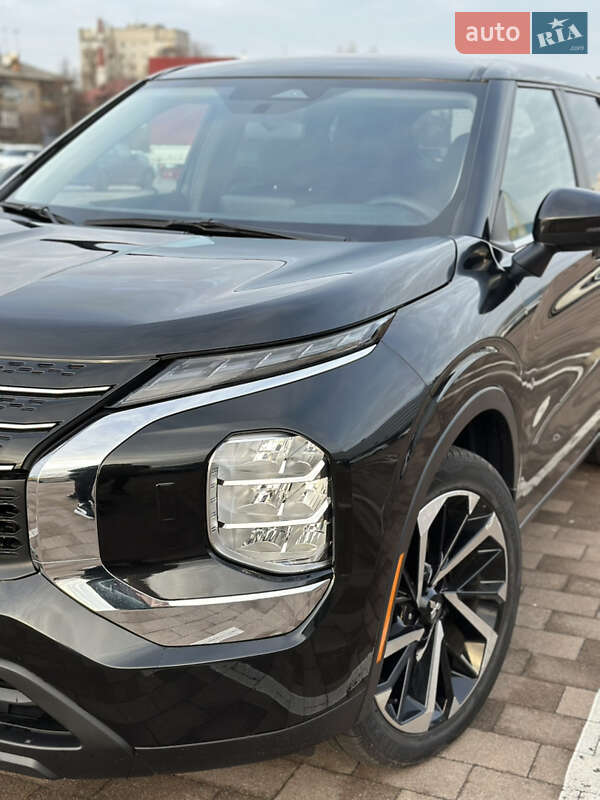 Внедорожник / Кроссовер Mitsubishi Outlander 2022 в Житомире