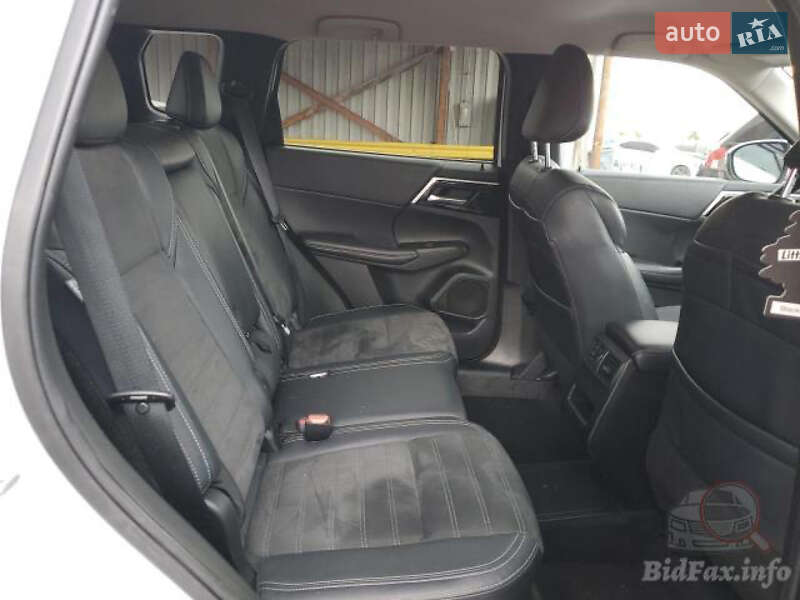 Позашляховик / Кросовер Mitsubishi Outlander 2023 в Львові