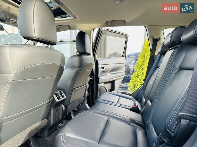 Внедорожник / Кроссовер Mitsubishi Outlander 2023 в Харькове