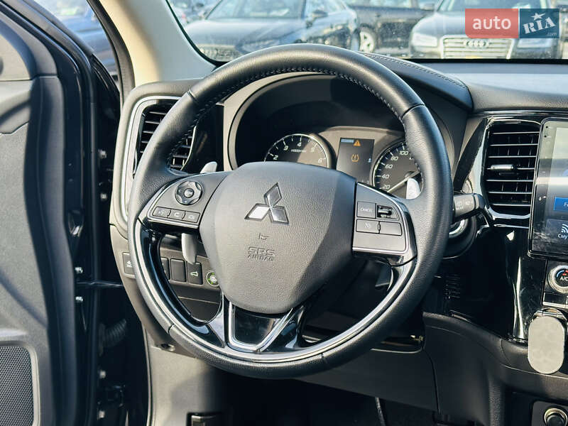 Внедорожник / Кроссовер Mitsubishi Outlander 2023 в Харькове
