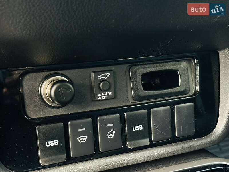 Внедорожник / Кроссовер Mitsubishi Outlander 2023 в Харькове