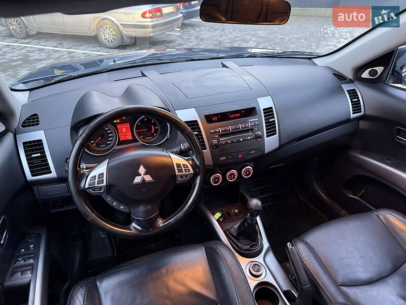 Позашляховик / Кросовер Mitsubishi Outlander 2007 в Кременці