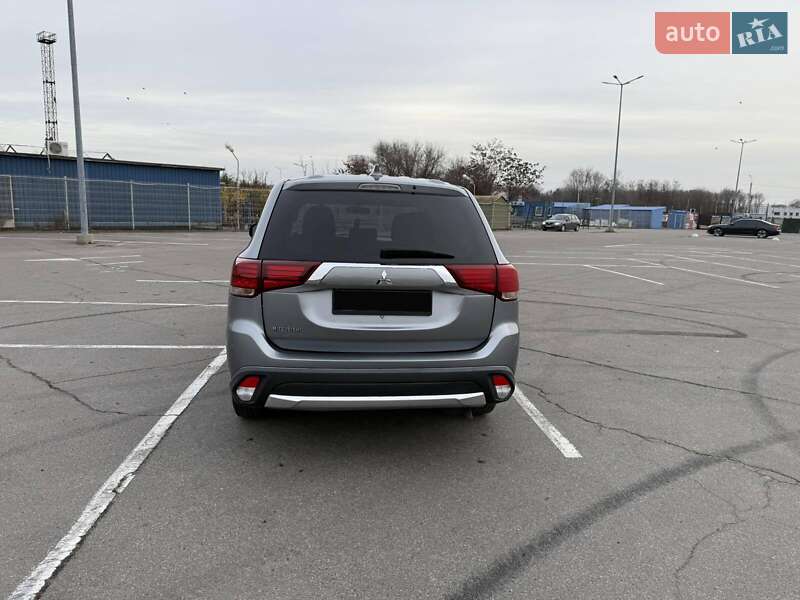 Позашляховик / Кросовер Mitsubishi Outlander 2016 в Дніпрі фото 8 Позашляховик / Кросовер Mitsubishi Outlander 2016 в Дніпрі