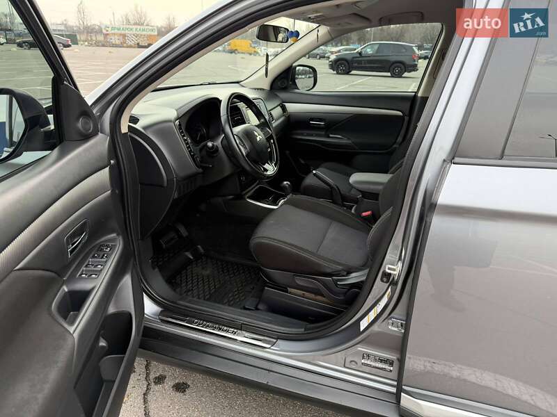 Позашляховик / Кросовер Mitsubishi Outlander 2016 в Дніпрі фото 12 Позашляховик / Кросовер Mitsubishi Outlander 2016 в Дніпрі