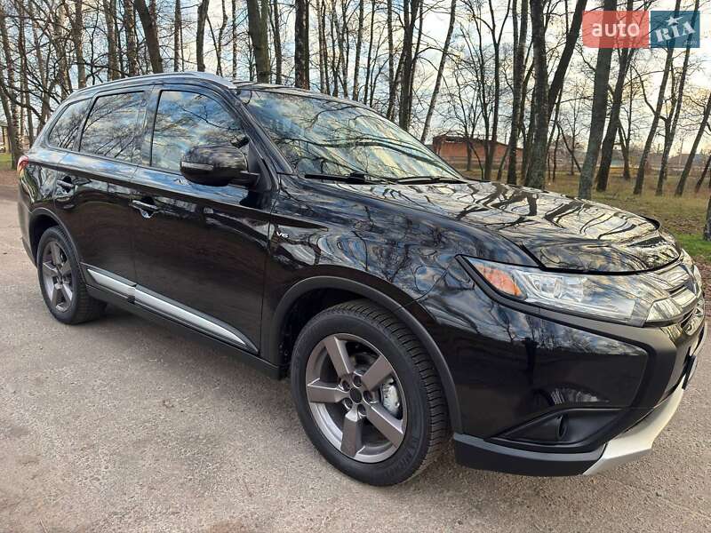 Внедорожник / Кроссовер Mitsubishi Outlander 2016 в Ахтырке фото 9 Внедорожник / Кроссовер Mitsubishi Outlander 2016 в Ахтырке