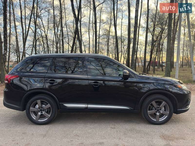 Внедорожник / Кроссовер Mitsubishi Outlander 2016 в Ахтырке фото 13 Внедорожник / Кроссовер Mitsubishi Outlander 2016 в Ахтырке