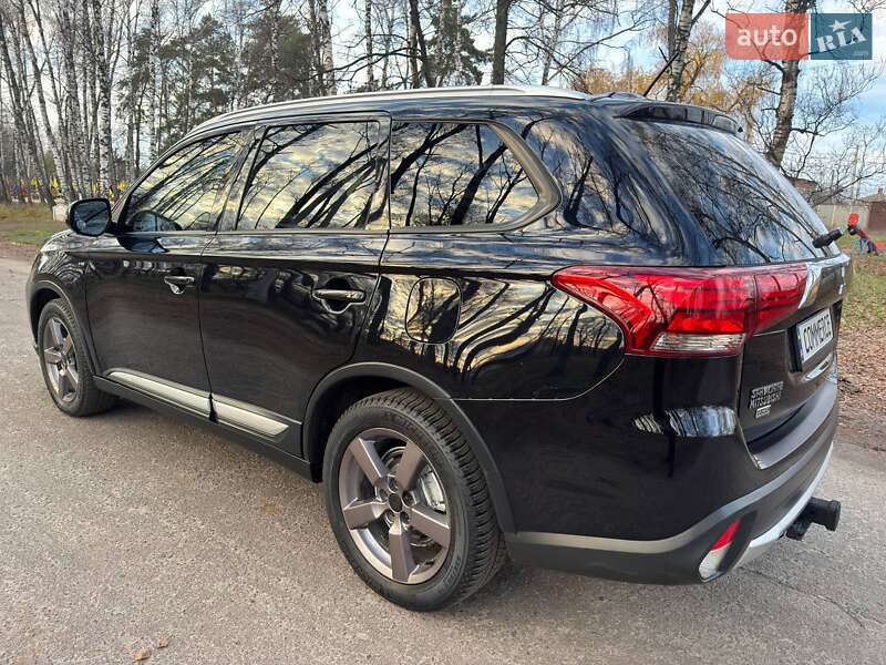 Внедорожник / Кроссовер Mitsubishi Outlander 2016 в Ахтырке фото 23 Внедорожник / Кроссовер Mitsubishi Outlander 2016 в Ахтырке