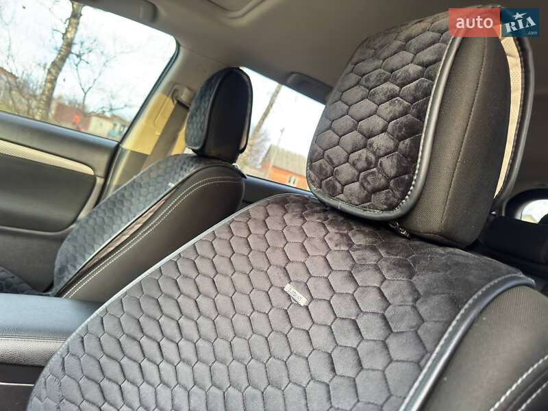 Внедорожник / Кроссовер Mitsubishi Outlander 2016 в Ахтырке фото 27 Внедорожник / Кроссовер Mitsubishi Outlander 2016 в Ахтырке