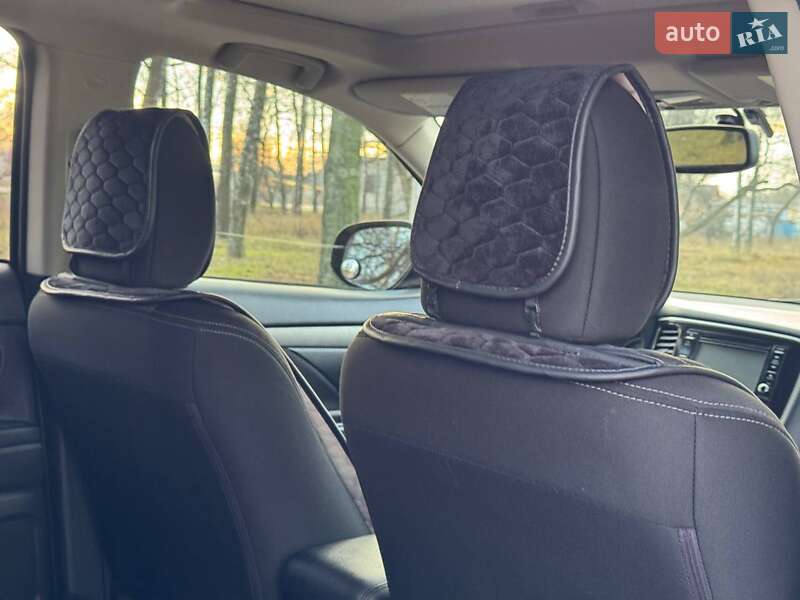 Внедорожник / Кроссовер Mitsubishi Outlander 2016 в Ахтырке фото 35 Внедорожник / Кроссовер Mitsubishi Outlander 2016 в Ахтырке