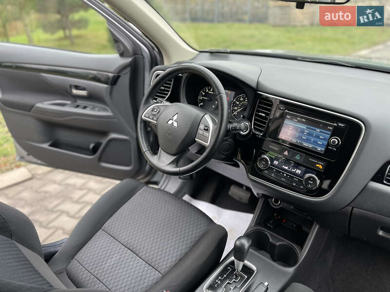 Позашляховик / Кросовер Mitsubishi Outlander 2013 в Луцьку