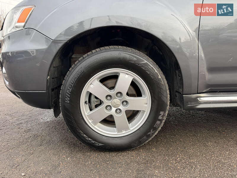 Позашляховик / Кросовер Mitsubishi Outlander 2011 в Дубні