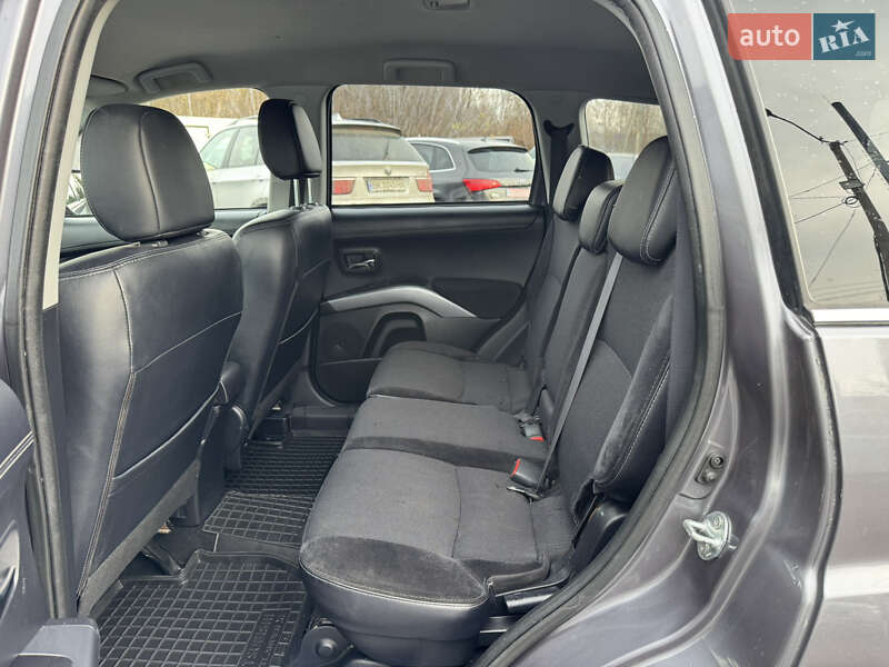 Позашляховик / Кросовер Mitsubishi Outlander 2011 в Дубні