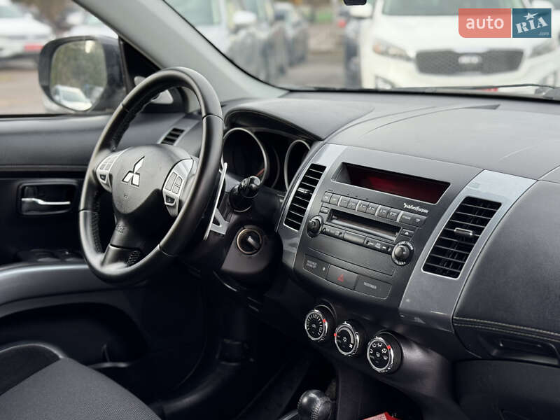 Позашляховик / Кросовер Mitsubishi Outlander 2011 в Дубні