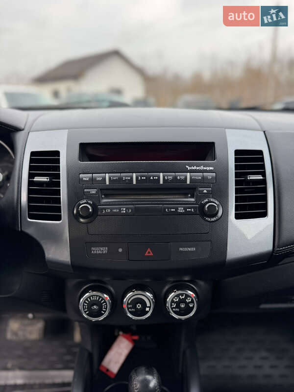 Позашляховик / Кросовер Mitsubishi Outlander 2011 в Дубні