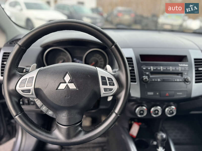 Позашляховик / Кросовер Mitsubishi Outlander 2011 в Дубні
