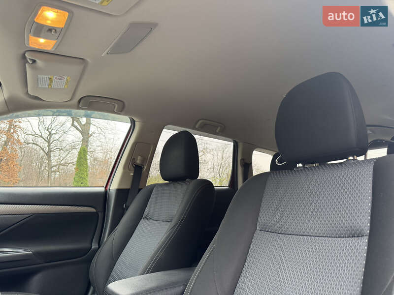 Внедорожник / Кроссовер Mitsubishi Outlander 2016 в Киеве