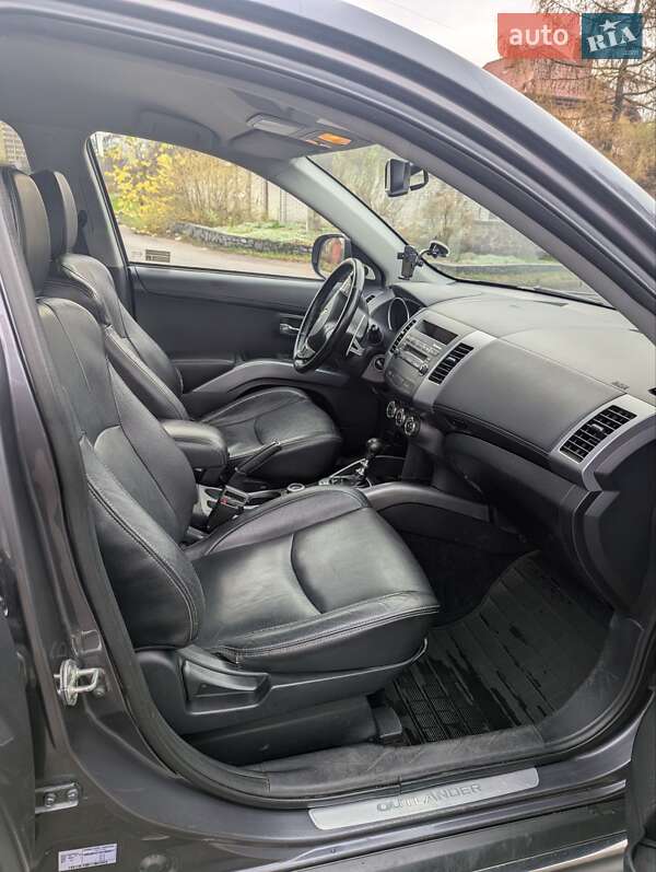 Позашляховик / Кросовер Mitsubishi Outlander 2011 в Житомирі