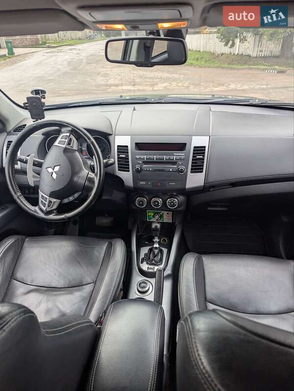 Позашляховик / Кросовер Mitsubishi Outlander 2011 в Житомирі