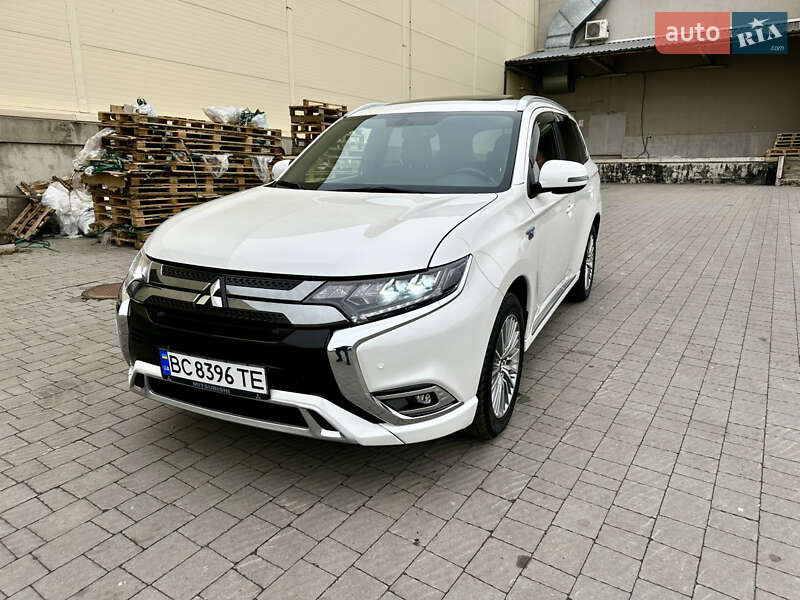 Позашляховик / Кросовер Mitsubishi Outlander 2019 в Львові