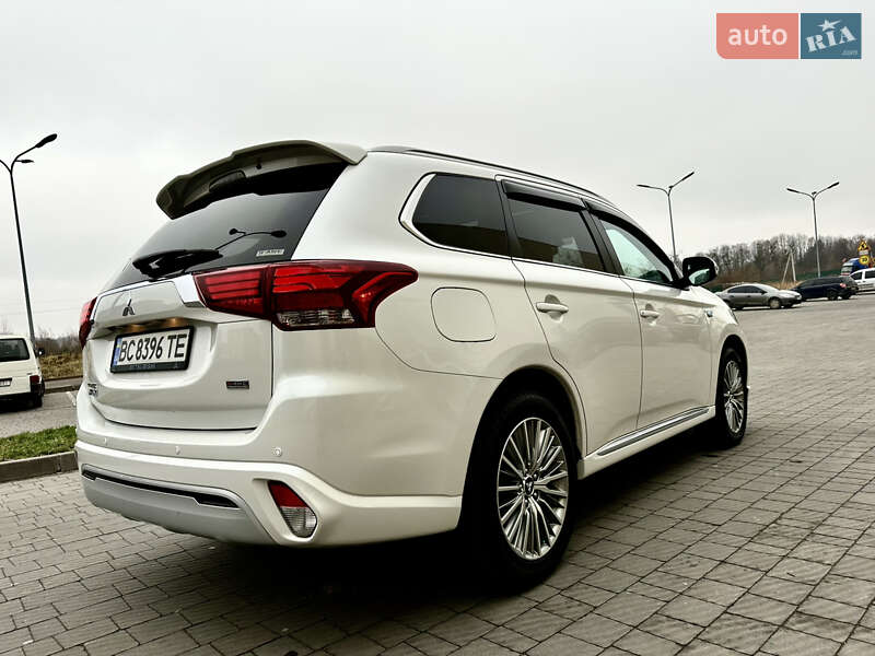 Позашляховик / Кросовер Mitsubishi Outlander 2019 в Львові