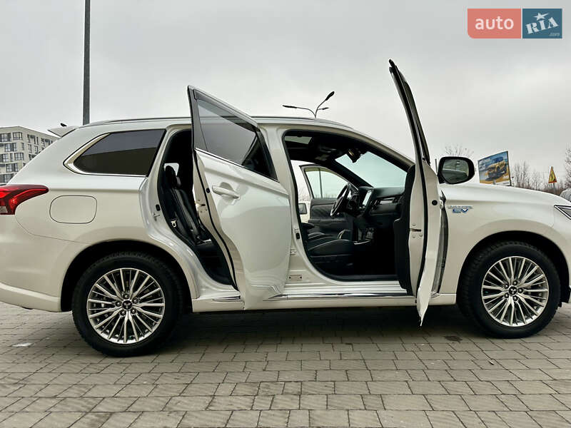 Позашляховик / Кросовер Mitsubishi Outlander 2019 в Львові