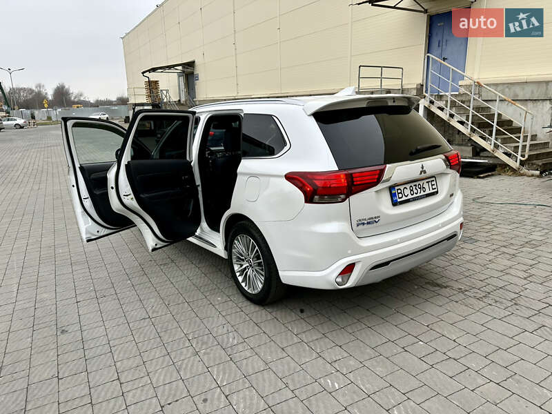 Позашляховик / Кросовер Mitsubishi Outlander 2019 в Львові