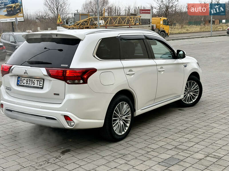 Позашляховик / Кросовер Mitsubishi Outlander 2019 в Львові