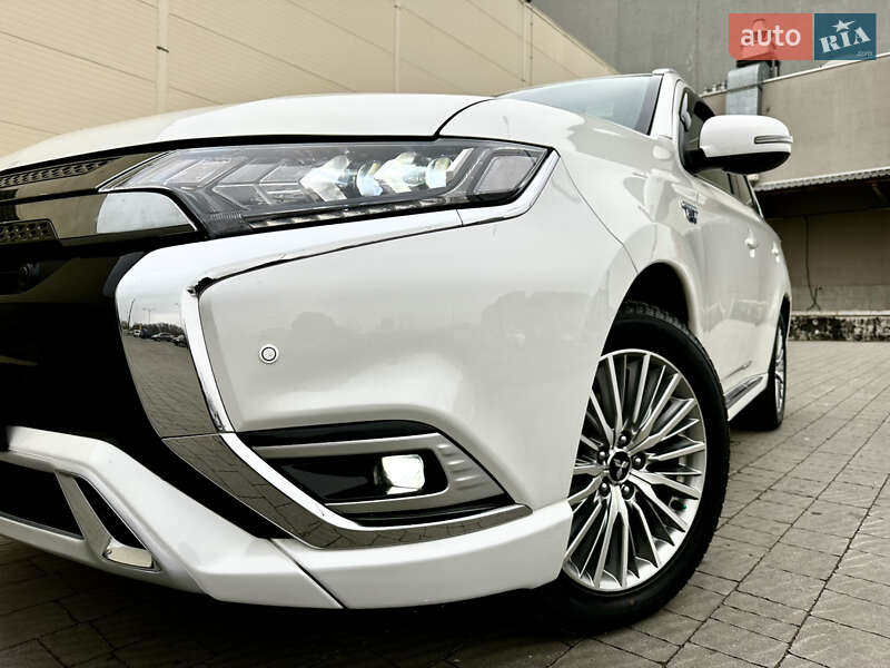 Позашляховик / Кросовер Mitsubishi Outlander 2019 в Львові